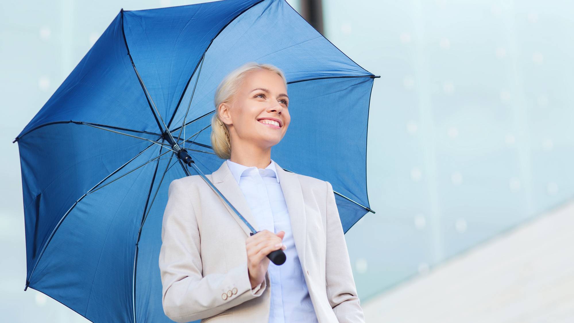 Mujer con paraguas